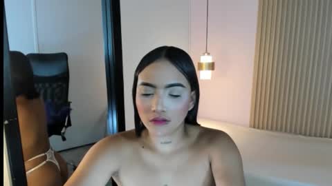 Snapshot of roxanerichie chatting on 12-15-25, 09:52 roxanerichie online show from 12-15-25, 09:52