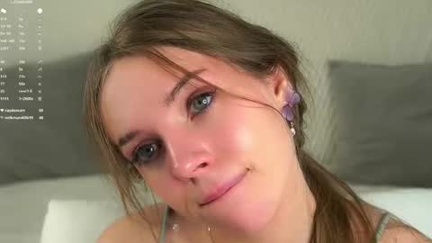 Snapshot of roxannastoo chatting on 10-22-25, 01:17 roxannastoo online show from 10-22-25, 01:17