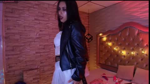 roxanne_han online show from 10-10-25, 11:53