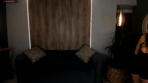 Roxanne Hill  online show from 10-14-25, 10:49