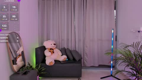 Snapshot of roxie_gates chatting on 12-08-24, 10:47 R O X I E online show from 12-08-24, 10:47