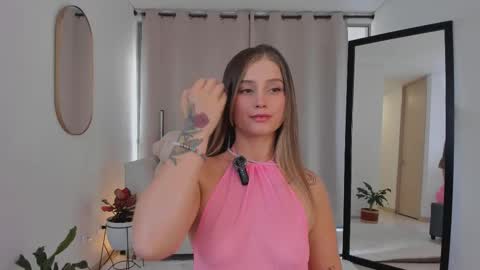 Snapshot of roxie_gates chatting on 09-13-25, 08:52 R O X I E online show from 09-13-25, 08:52