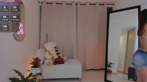 Snapshot of roxie_gates chatting on 09-14-25, 11:59 R O X I E online show from 09-14-25, 11:59