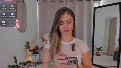 Snapshot of roxie_gates chatting on 09-27-25, 04:34 R O X I E online show from 09-27-25, 04:34