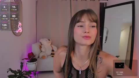 Snapshot of roxie_gates chatting on 10-23-25, 02:55 R O X I E online show from 10-23-25, 02:55