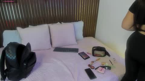 Roxie  online show from 10-16-25, 12:06