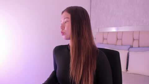 Snapshot of roxie_summers chatting on 01-24-25, 07:28 Roxie online show from 01-24-25, 07:28