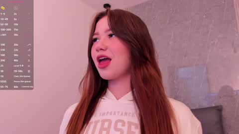 Snapshot of roxie_summers chatting on 01-26-25, 01:04 Roxie online show from 01-26-25, 01:04