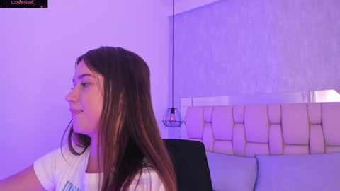 Snapshot of roxie_summers chatting on 02-08-25, 02:26 Roxie online show from 02-08-25, 02:26