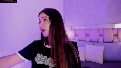 Snapshot of roxie_summers chatting on 02-12-25, 02:14 Roxie online show from 02-12-25, 02:14