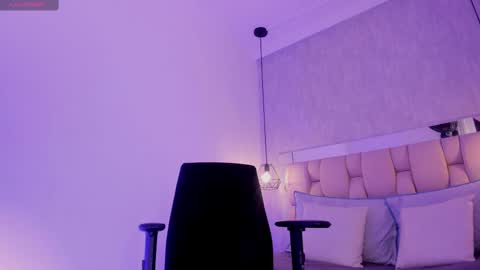 Snapshot of roxie_summers chatting on 02-13-25, 02:01 Roxie online show from 02-13-25, 02:01