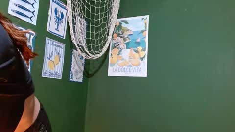 Snapshot of roxiehood chatting on 10-03-25, 02:30 Roxie online show from 10-03-25, 02:30