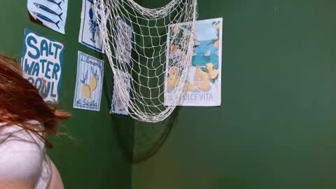 Snapshot of roxiehood chatting on 10-17-25, 02:15 Roxie online show from 10-17-25, 02:15