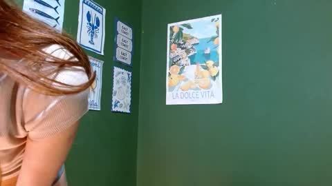 Snapshot of roxiehood chatting on 10-20-25, 02:12 Roxie online show from 10-20-25, 02:12