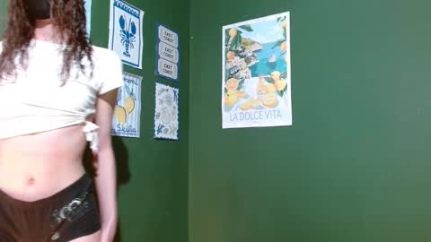 Snapshot of roxiehood chatting on 10-29-25, 02:36 Roxie online show from 10-29-25, 02:36