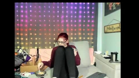 roxihazeleyes online show from 02-25-25, 03:52