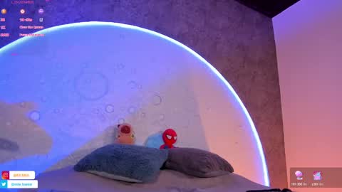 Snapshot of roxxxevelvet chatting on 02-21-25, 04:37 Roxx IG  online show from 02-21-25, 04:37