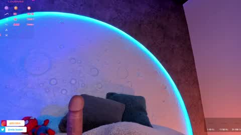 Snapshot of roxxxevelvet chatting on 02-22-25, 08:20 Roxx IG  online show from 02-22-25, 08:20