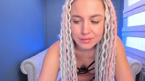 Snapshot of roxy_mars chatting on 12-10-24, 08:08 Roxy online show from 12-10-24, 08:08