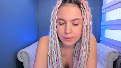 Snapshot of roxy_mars chatting on 12-19-24, 04:23 Roxy online show from 12-19-24, 04:23