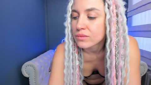 Snapshot of roxy_mars chatting on 12-22-24, 08:05 Roxy online show from 12-22-24, 08:05
