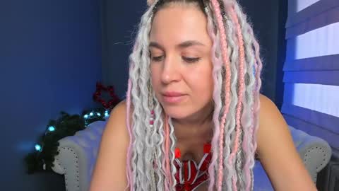 Snapshot of roxy_mars chatting on 12-25-24, 08:07 Roxy online show from 12-25-24, 08:07