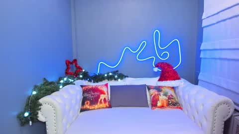 Snapshot of roxy_mars chatting on 12-29-24, 01:24 Roxy online show from 12-29-24, 01:24