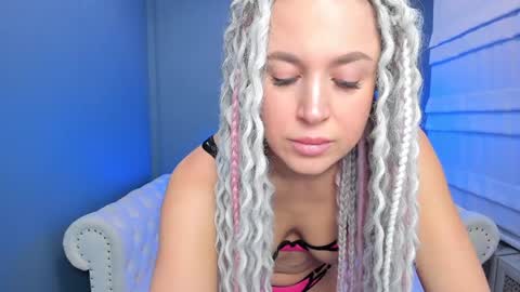 Snapshot of roxy_mars chatting on 01-21-25, 01:29 Roxy online show from 01-21-25, 01:29
