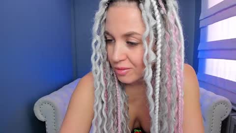 Snapshot of roxy_mars chatting on 01-23-25, 05:24 Roxy online show from 01-23-25, 05:24