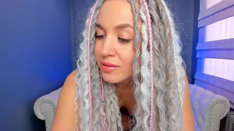 Snapshot of roxy_mars chatting on 01-25-25, 08:10 Roxy online show from 01-25-25, 08:10