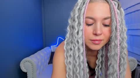 Snapshot of roxy_mars chatting on 01-28-25, 01:18 Roxy online show from 01-28-25, 01:18