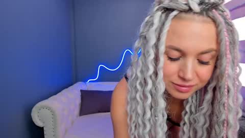 Snapshot of roxy_mars chatting on 01-29-25, 05:09 Roxy online show from 01-29-25, 05:09