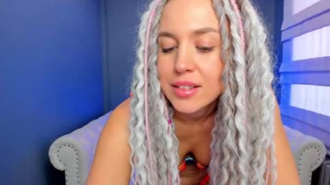 Snapshot of roxy_mars chatting on 01-31-25, 08:01 Roxy online show from 01-31-25, 08:01