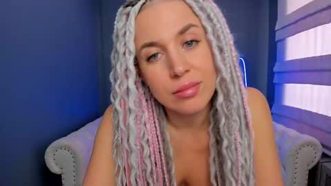 Snapshot of roxy_mars chatting on 02-16-25, 05:15 Roxy online show from 02-16-25, 05:15