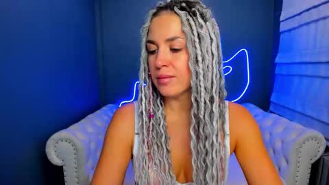 Snapshot of roxy_mars chatting on 09-17-25, 01:18 Roxy online show from 09-17-25, 01:18