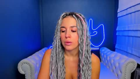 Snapshot of roxy_mars chatting on 10-13-25, 01:16 Roxy online show from 10-13-25, 01:16