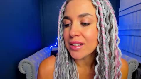 Snapshot of roxy_mars chatting on 10-17-25, 02:04 Roxy online show from 10-17-25, 02:04