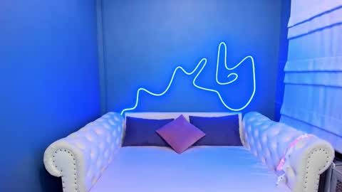 Snapshot of roxy_mars chatting on 10-21-25, 01:39 Roxy online show from 10-21-25, 01:39