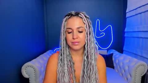 Snapshot of roxy_mars chatting on 10-25-25, 01:35 Roxy online show from 10-25-25, 01:35