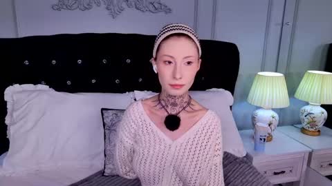roxanne online show from 05-18-26, 04:07