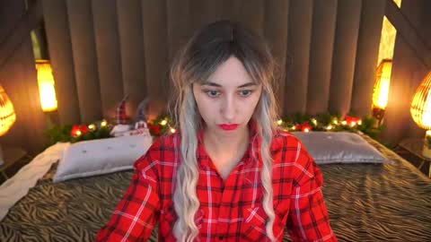 Snapshot of roxy_rayy chatting on 12-29-24, 05:44 roxy_rayy online show from 12-29-24, 05:44