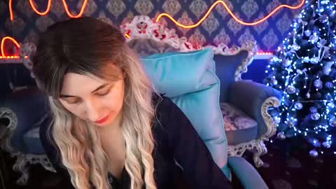 Snapshot of roxy_rayy chatting on 01-15-25, 11:00 roxy_rayy online show from 01-15-25, 11:00