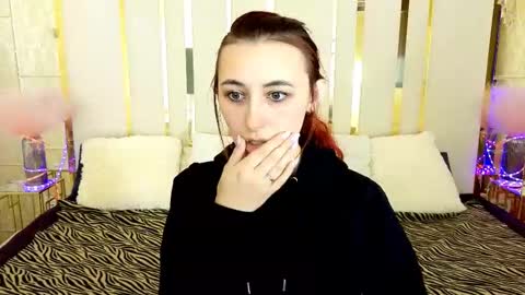 Snapshot of roxy_rayy chatting on 10-14-25, 01:12 roxy_rayy online show from 10-14-25, 01:12