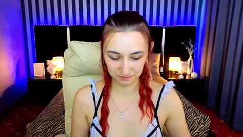 Snapshot of roxy_rayy chatting on 10-15-25, 01:11 roxy_rayy online show from 10-15-25, 01:11