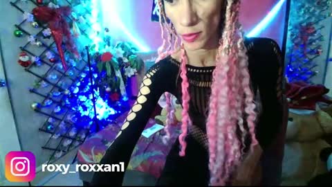 Snapshot of roxy_roxxan chatting on 12-10-24, 02:27 - online show from 12-10-24, 02:27
