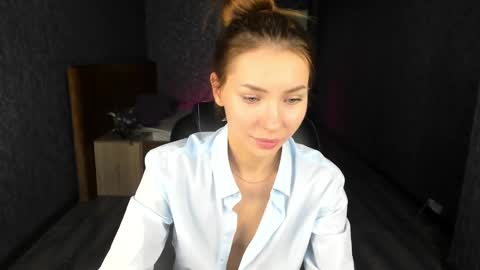 Snapshot of roxy_the_daedevill chatting on 12-24-24, 04:55 roxy_the_daedevill online show from 12-24-24, 04:55