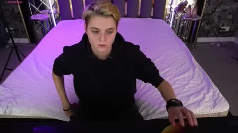 roxyflames online show from 12-04-25, 02:15