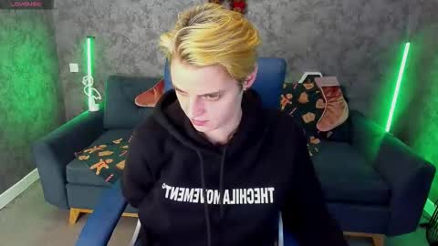 roxyflames online show from 12-16-25, 02:11