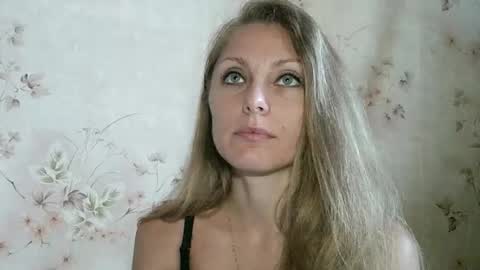 roxyfox18x01 online show from 10-15-25, 07:30