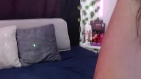 Snapshot of royalebruna chatting on 02-09-26, 04:33 Bruna Royale online show from 02-09-26, 04:33